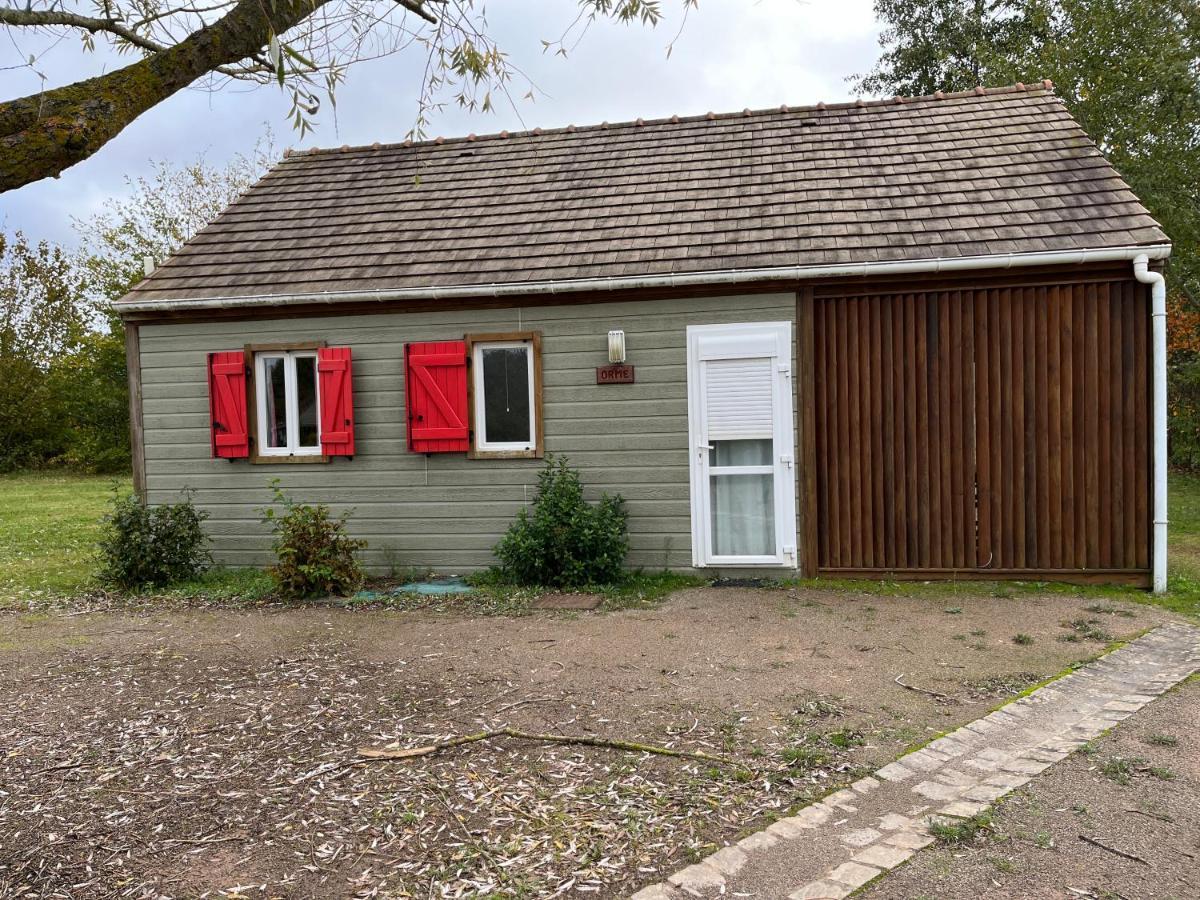 Les Maisonnettes Du Lac - Base De Loisirs Lavare Exterior photo